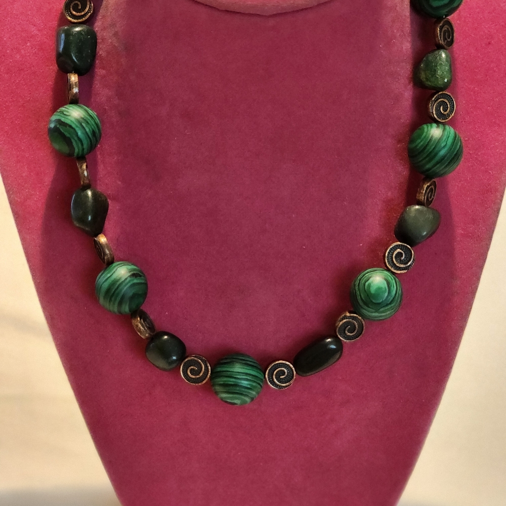 Elegant Malachite & Serpentine Beaded Necklace